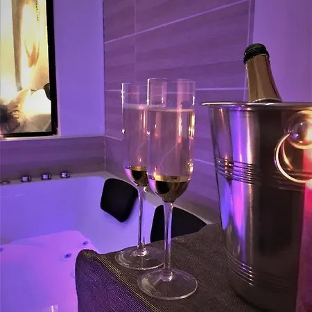 Opera Suite&spa شقة نانت